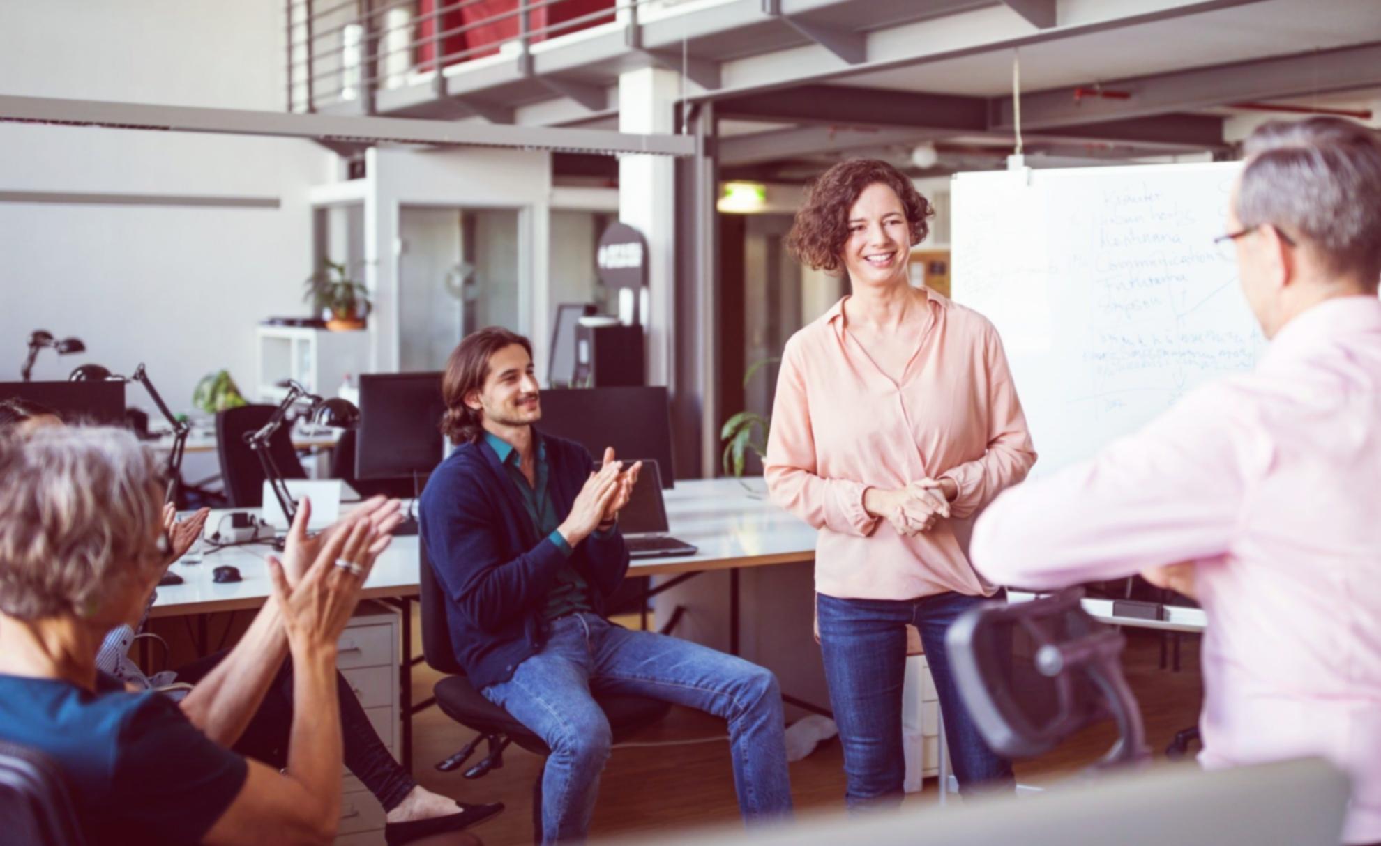 Equipo de soporte proporcionando asistencia técnica y metodológica